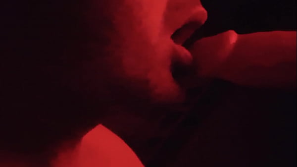 Play MP4 - Deslechando pene a mamadas