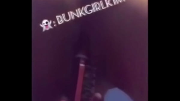 BUNKGIRL FUCKING HER HAIR COMB