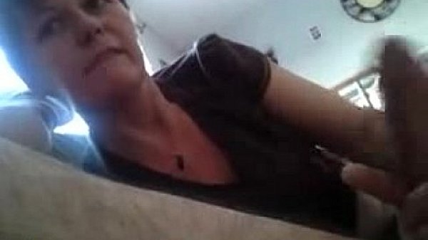 Sexy MILF gives blowjob and handjob 