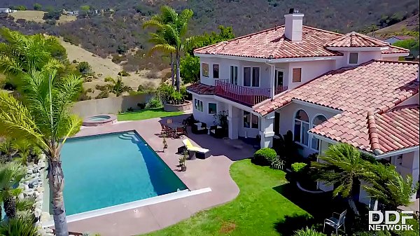 Rich bitch Janice Griffith shows off her petite luxurious body & rubs her clit 