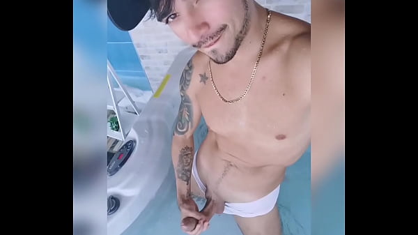 Play MP4 - Leo Bulgari Jacuzzi Cumshot
