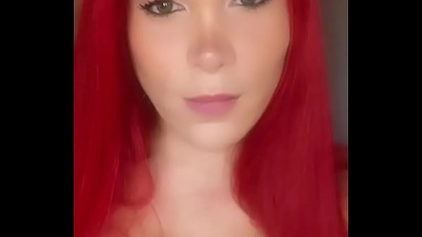 La belle dominatrice Rouge Br&eacutesilienne sans tabus Fernanda Sallimeny tr&egraves chaud !