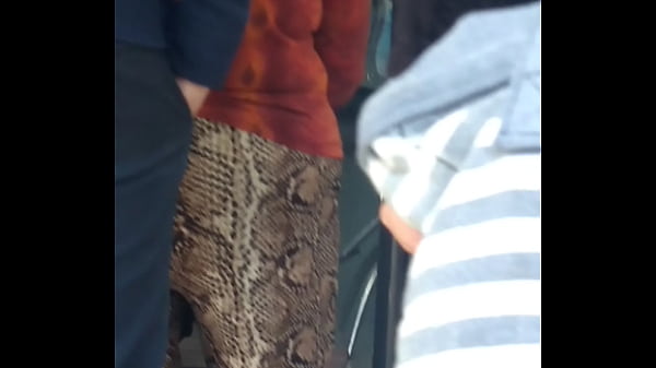 Nonton En La Fila Del Banco Me Encontr&eacute; A Esta Delicia thumbnail