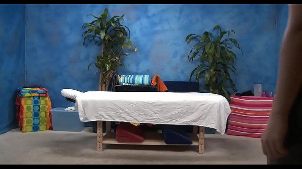 Nonton Active Masseuse Gives A Head Job thumbnail