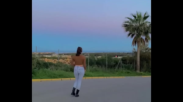 CULO GRANDE EN JEANS 