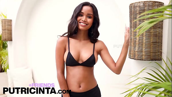 Horny Slut Putri Cinta Stripping on_PoolsideShowingHer Hotbody