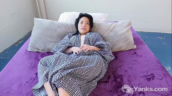 Play MP4 - Yanks Asian Beauty Hope Gold Masturbating