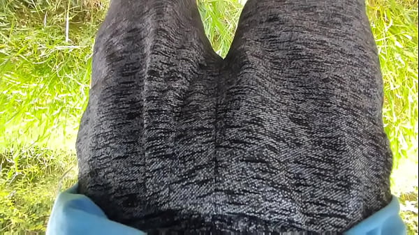 GASTE85 I peein my pants to_the outdoor