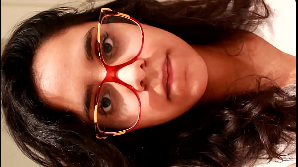 Nonton Sexy Brazilian Babe Showing Her Tongue thumbnail