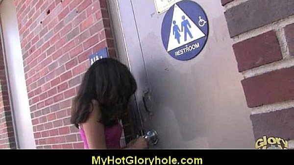 Nonton Black Girl Have Surprise Gloryhole 22 thumbnail