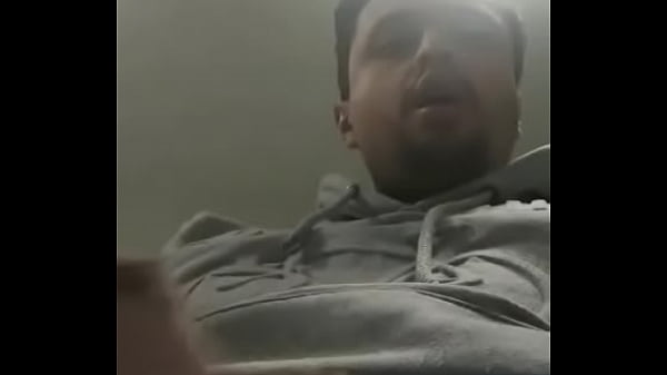 Play MP4 - Macho se masturba viendo mi culo