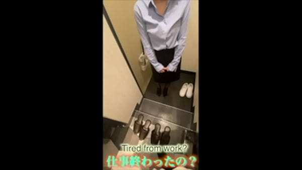 Nonton ムラムラし過ぎて彼女が仕事着で帰ってきた途端ハメ倒しました thumbnail
