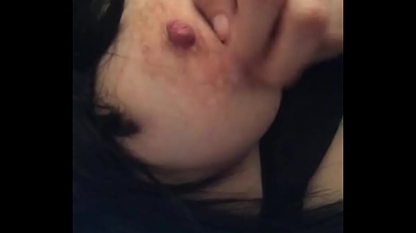 Tetona s&uacute;per rica de rica como una puta muy sexy ella es mi hermanastra crystal y es la de casa 