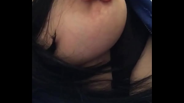 Tetona s&uacute;per rica de rica como una puta muy sexy ella es mi hermanastra crystal y es la de casa 