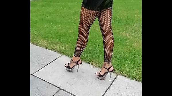 Humeur du jour combie r&eacute;sille et jupe en vinyle vient d&eacute;couvrir si j'ai mis 