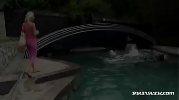 Nonton Teens Jenny Simons And Lucy Li Eat Pussy By The Pool thumbnail