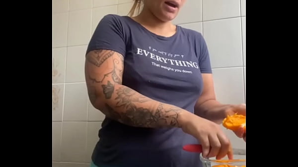 Voc&ecirc; cairia de boca nessa xota grande ou tem nojinho de bucet&atilde;o 