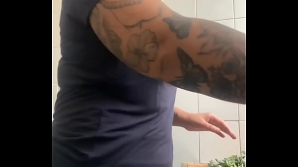 Play MP4 - Voc&ecirc; cairia de boca nessa xota grande&comma; ou tem nojinho de bucet&atilde;o