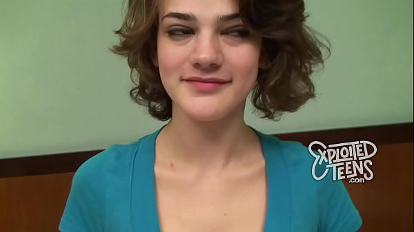 5 foot 8 slender brunette teen sucks a fat dick 