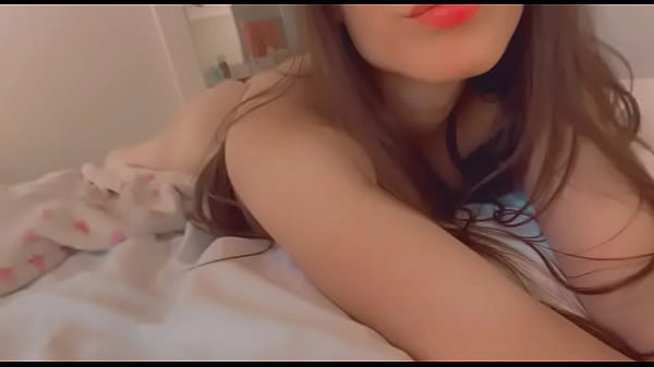 Play MP4 - She moves her ass like a god