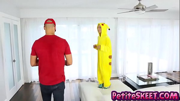 Tiny chick rides bigcock