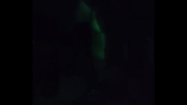 Morena Safado No Quarto Escuro Fazendo Strip-tease thumbnail