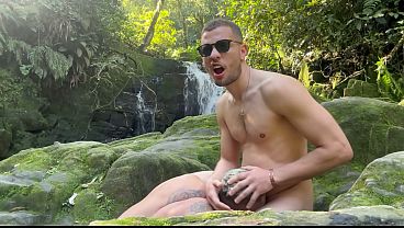 DOTADO FODE AMIGO CORINTHIANO TATUADO NA CACHOEIRA E FAZ ELE TOMAR PORRA