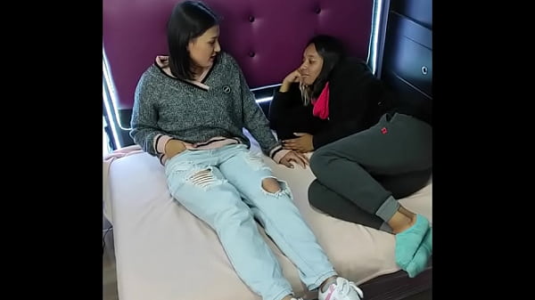 Samanta y Sommer prueban el sexo anal, les queda gustando. Teen18 