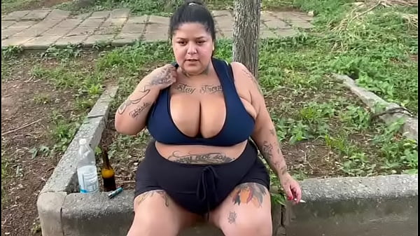 Play MP4 - Bbw Safada fumando ao ar livre - Mary Jhuana