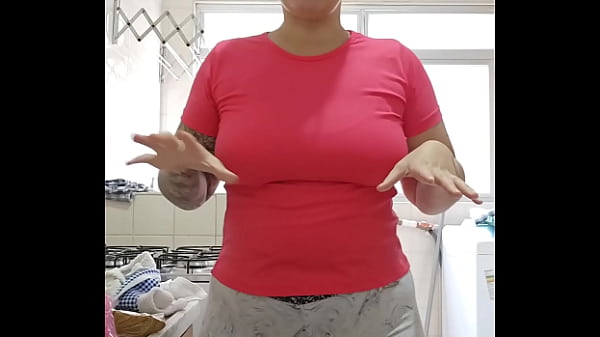 Metade de mim quer carinho e a outra metade quer sentar na sua cara e esfrega meu bucetao 