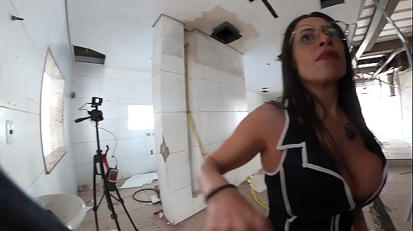 A pol&iacute;cia apareceu entre gritos e risos bastidores sem cortes do halloween 2025 