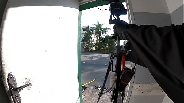 A pol&iacute;cia apareceu entre gritos e risos bastidores sem cortes do halloween 2025