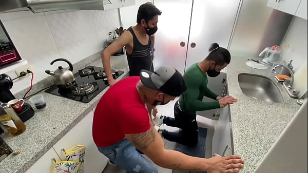Nos Follamos A Gay En Cocina Con Dos Pingas Duras Latinas Semen thumbnail