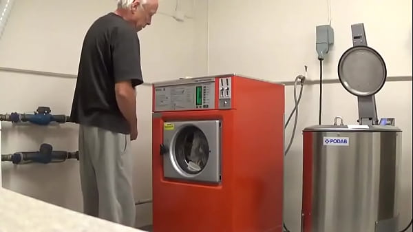 Play MP4 - Roger Virre in a public laundry