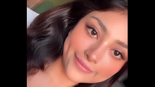 Ella te espera caption espa&ntilde;ol