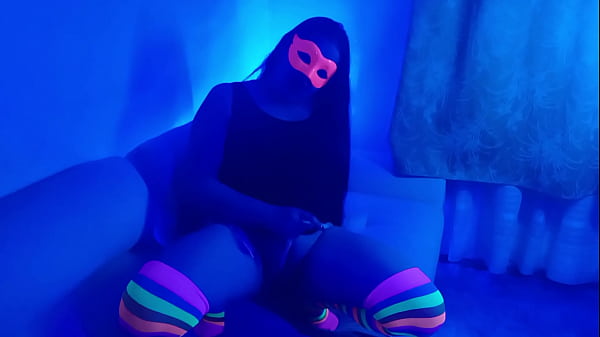 En este bar le das dinero extra a la camarera y te folla en su habitaci&oacute;n especial le encanta la verga de extra&ntilde;os 1 