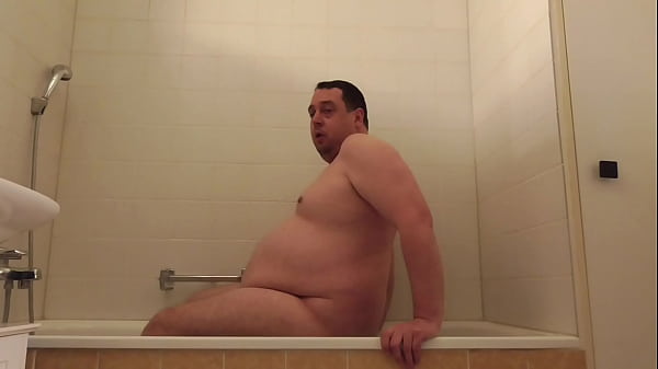 Amateur Nimmt Ein Heisses Bad - Pasci1980 thumbnail