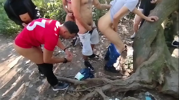 Play MP4 - Pega&ccedil;&atilde;o no mato com v&aacute;rios machos&comma; 50 mn de v&iacute;deo completo no Red