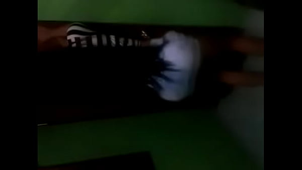 Moviendo rico el culito 