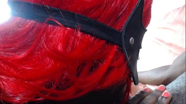 Femme en chaleur essaye la bite de son pote 