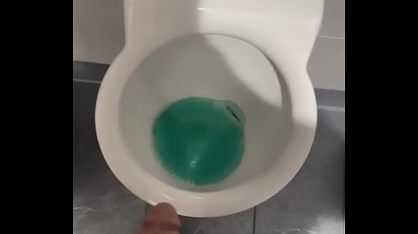 Nonton Who Tryin To Get Pissed On? thumbnail