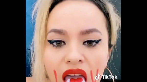 Hot Mom Lips And Tits thumbnail