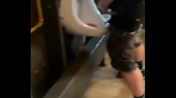 Amateur guy caught in public urinal (he can'_t pee so he prefers to jerk off)