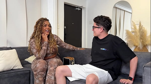 Play MP4 - I fuck a Colombian Ebony MILF at my best friend's house and she catches us in creampie&excl; Carla Morelli & Pipeboy