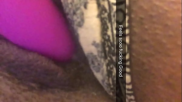 Pussy massage with toy 