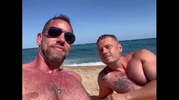 Play MP4 - Got horny on the beach