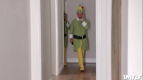 Busty mom brandi love jerks off her pervy stepsons and let them spitroast her