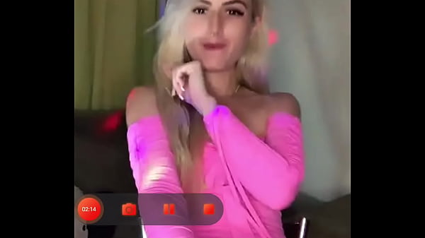 Mostrando a buceta na bigo live 