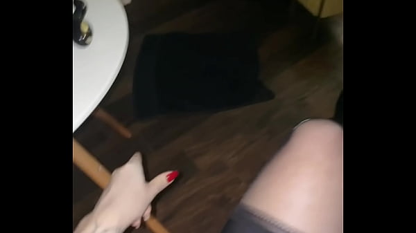 En laisse encag&eacute; et se touchant devant moi &agrave; mes ordres cette bonne 