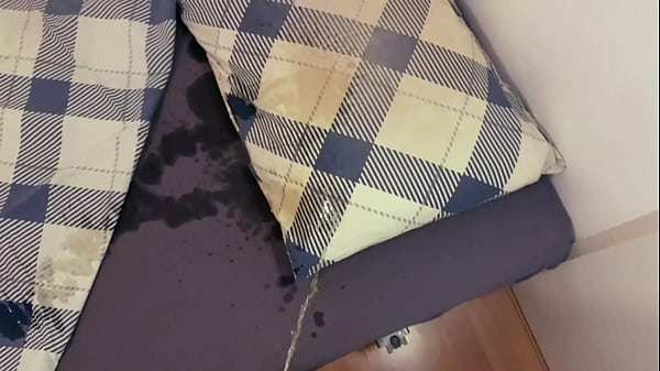Play MP4 - Pissing on my bed&period; Goodnight&comma; Neo